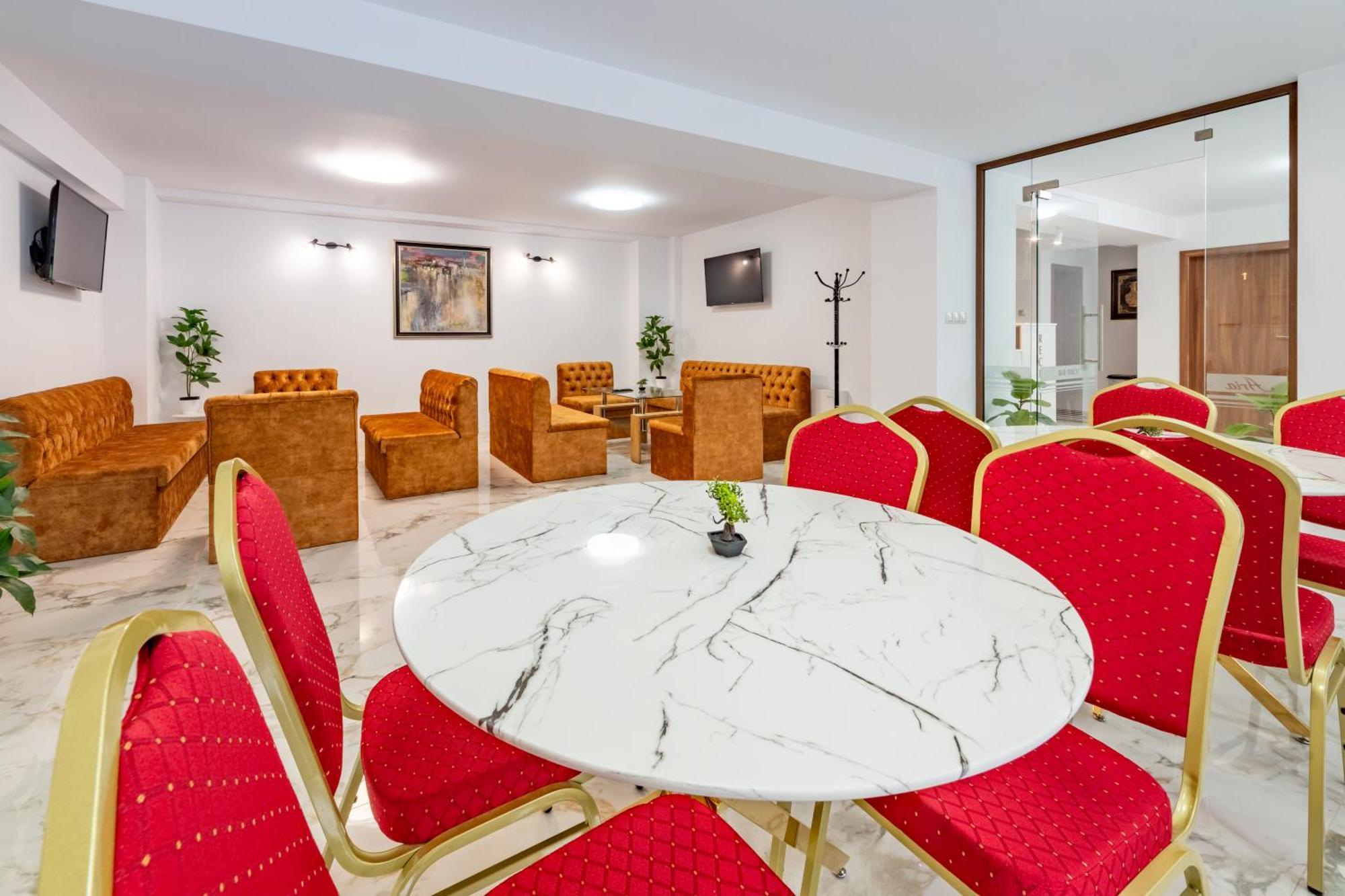 Hotel Ариа Veliko Tărnovo Esterno foto